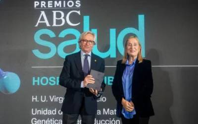 Guillermo Antiñolo recoge el premio ABC al Hospital Público